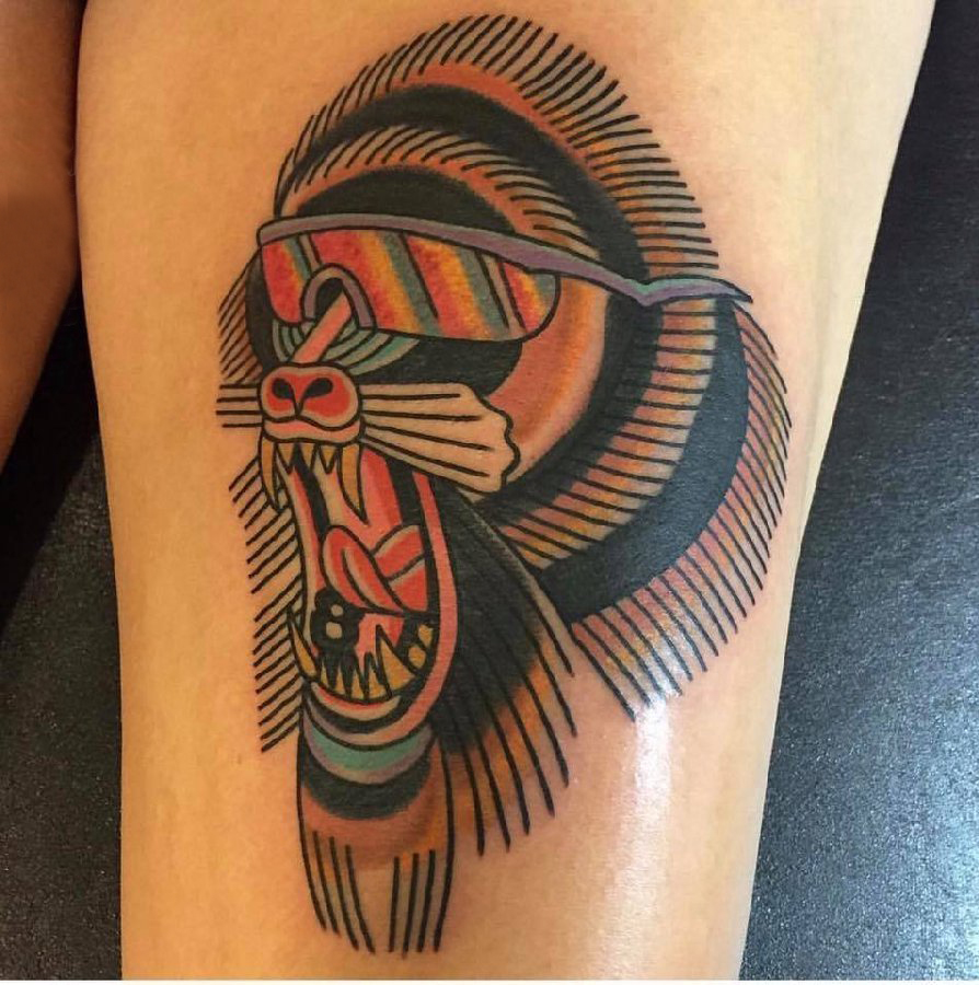 女生大腿上彩绘水彩素描创意霸气抽象狮子头纹身图片