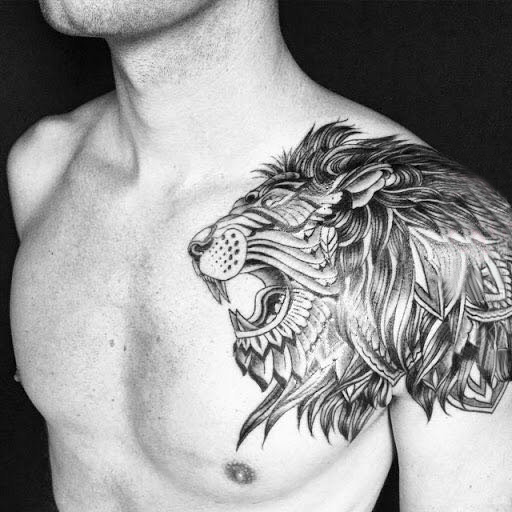 男生肩部黑色点刺抽象线条小动物狮子纹身图片