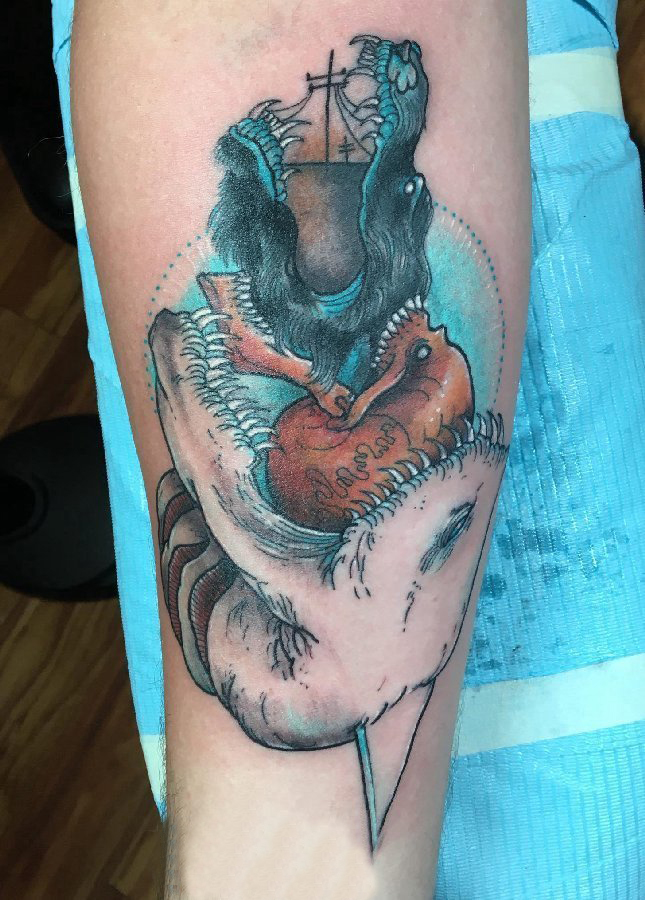 男生手臂上彩绘水彩素描创意动物纹身图片