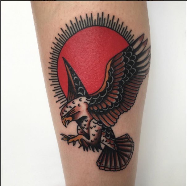 女生手臂上彩绘水彩素描创意霸气老鹰纹身图片