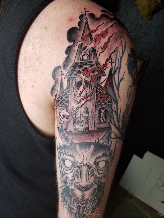 男生手臂上彩绘水彩素描创意城堡纹身图片