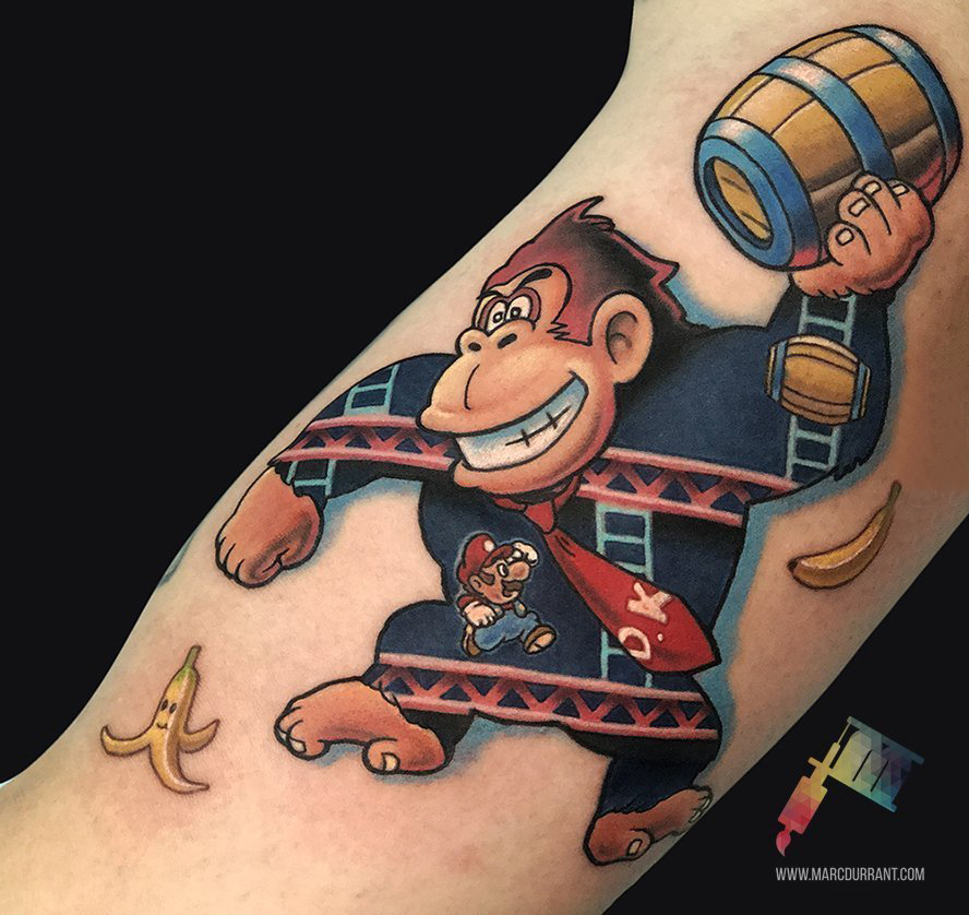 男生手臂上彩绘水彩素描创意可爱卡通猩猩纹身图片