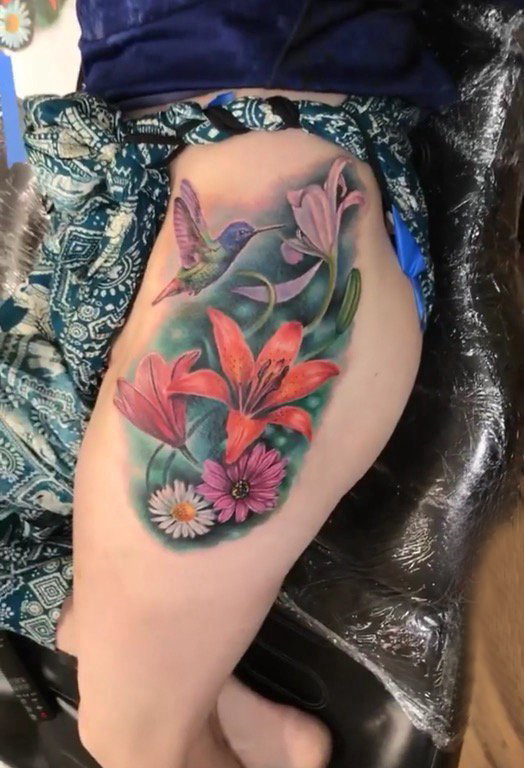 女生大腿上彩绘水彩素描文艺唯美花朵精致纹身图片