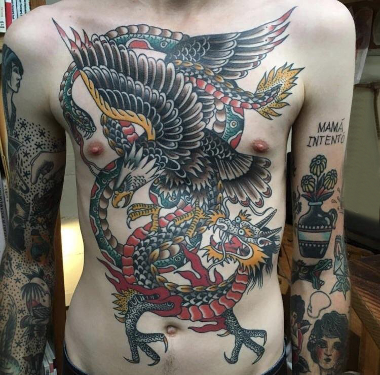 男生腹部彩绘水彩素描创意霸气老鹰纹身图片