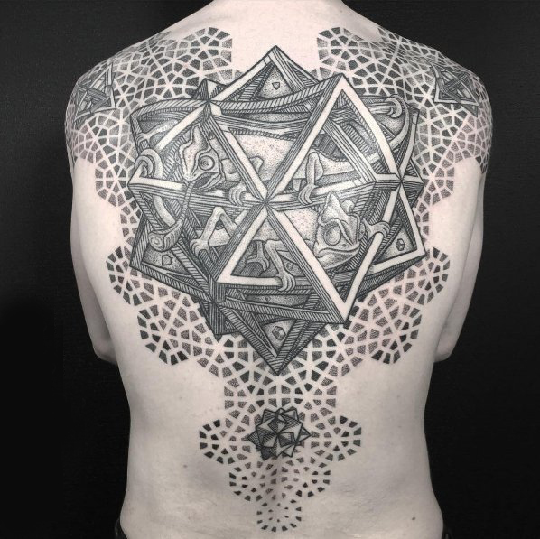 男生背部黑灰素描点刺技巧几何元素大面积霸气纹身图片
