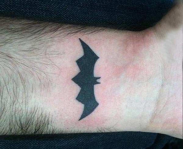蝙蝠侠的黑色蝙蝠纹身图案
