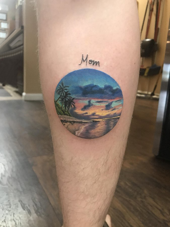 大海风景纹身男生小腿上彩色的大海风景纹身图片