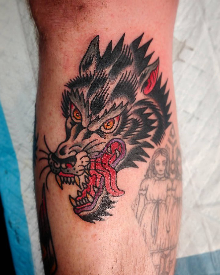 滴血狼头纹身图片 男生小腿上彩色的狼头纹身图片