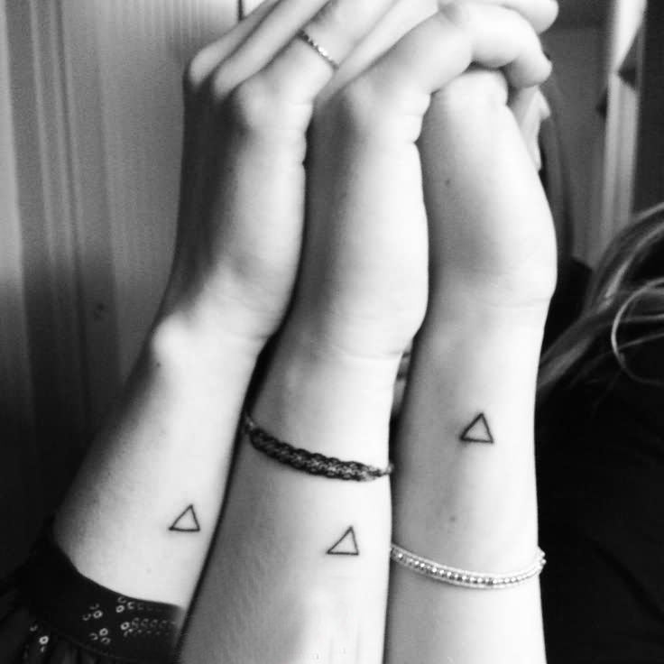 闺蜜纹身 闺蜜手臂上三角形纹身图片