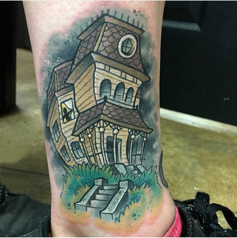 建筑物纹身 男生小腿上彩色的建筑物纹身图片