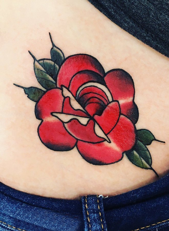 欧美玫瑰纹身 女生腹部彩色的玫瑰花纹身图片