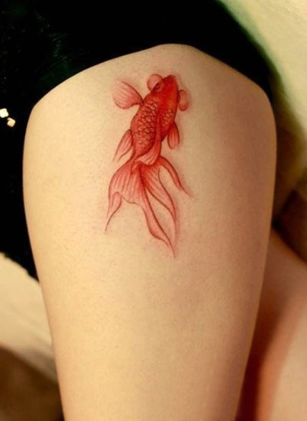 纹身红鲤鱼 女生大腿上彩绘纹身红鲤鱼纹身图片