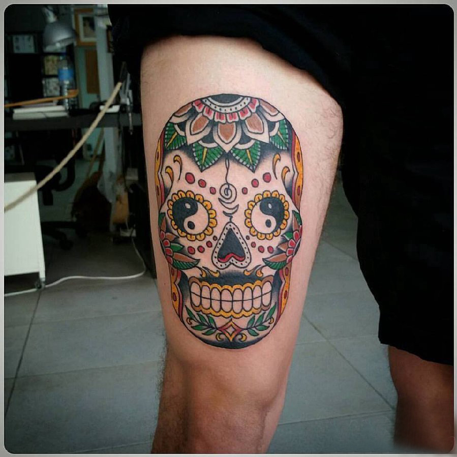 骷髅花朵纹身图案 男生大腿上花朵和骷髅纹身图片