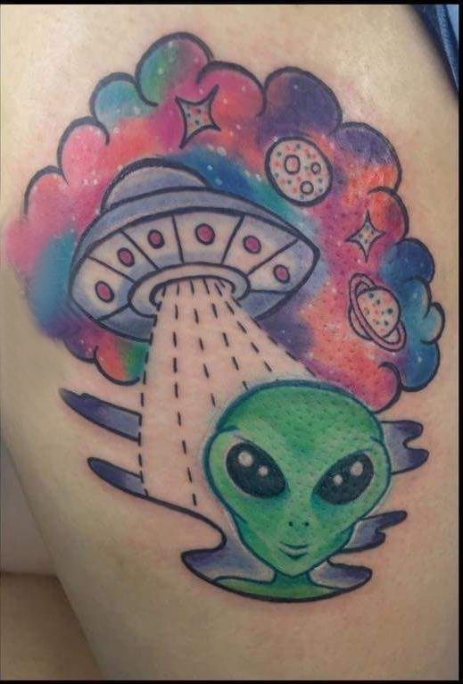 外星人纹身 女生大腿上飞碟和外星人纹身图片