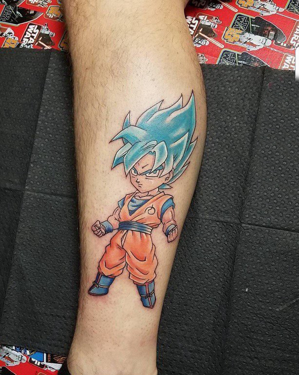 超级赛亚人纹身 男生小腿上彩色的卡通超级赛亚人纹身图片