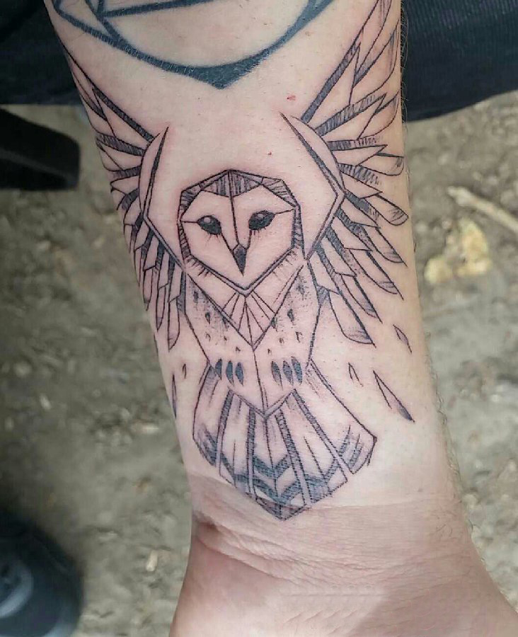 猫头鹰纹身图案 男生手臂上猫头鹰纹身图案