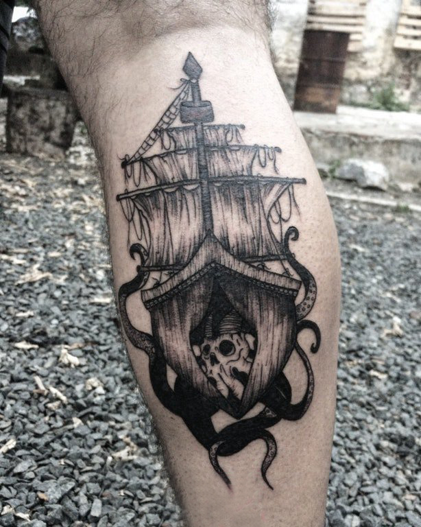 帆船纹身图片 男生小腿上帆船纹身图片