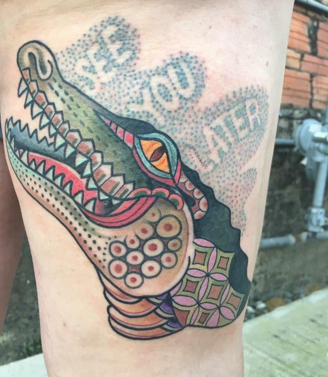 卡通鳄鱼纹身 男生大腿上彩色的鳄鱼纹身图片
