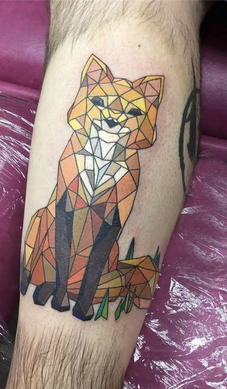 百乐动物纹身 男生小腿上可爱的狐狸纹身图片
