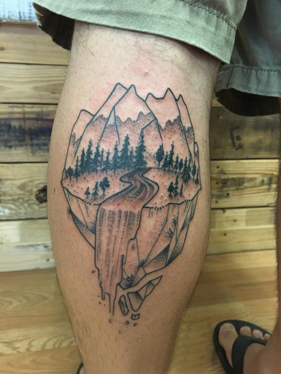 山水纹身 男生小腿上山水纹身图片
