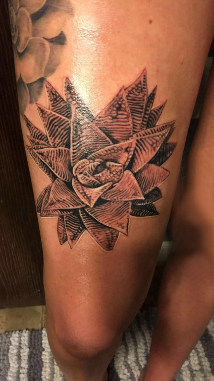 几何花朵纹身图案 女生大腿上几何花朵纹身图案