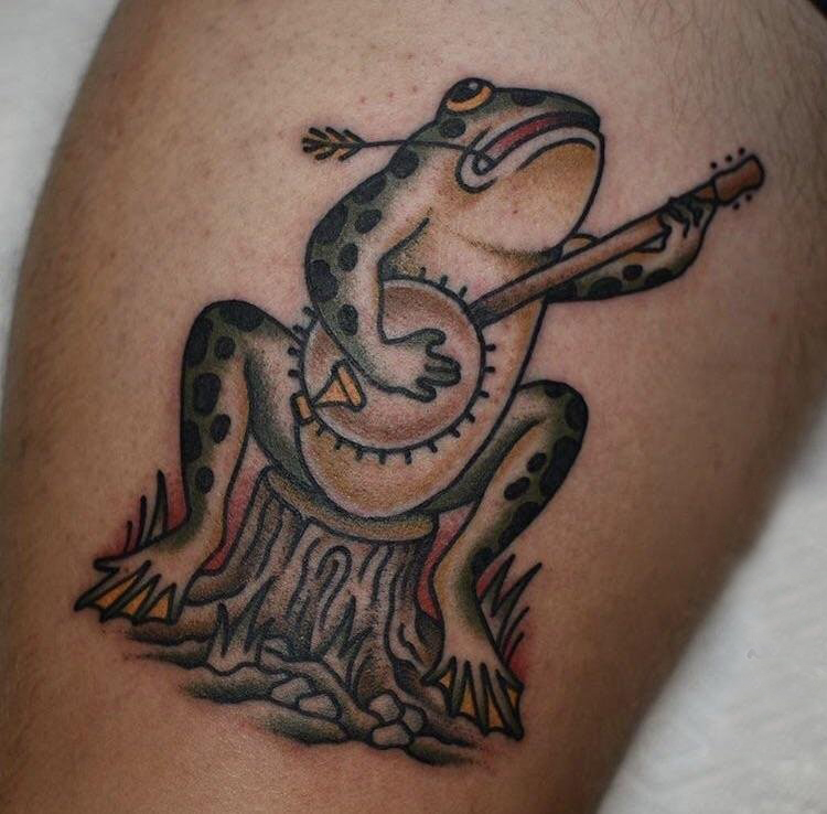 百乐动物纹身 男生小腿上彩色的青蛙纹身图片