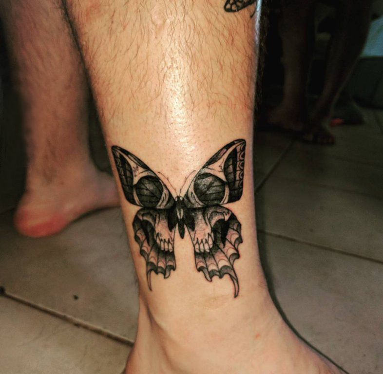 3d蝴蝶纹身 男生小腿上蝴蝶和骷髅纹身图片