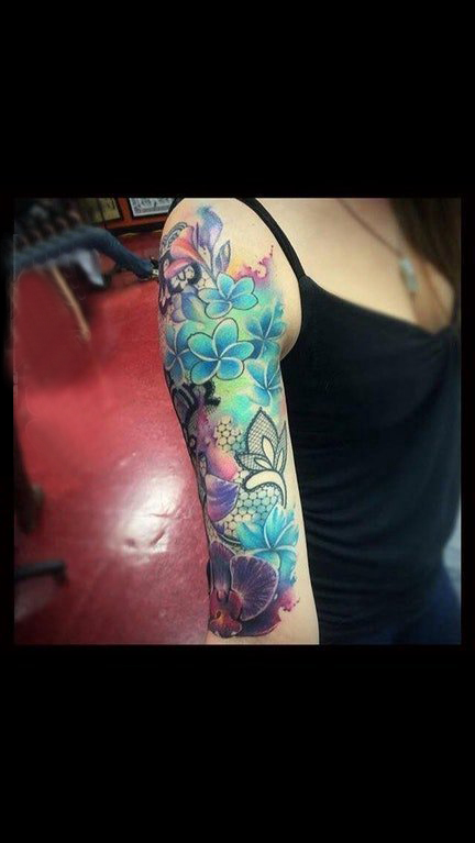 彩色花朵纹身图案 女生手臂上花朵纹身图案