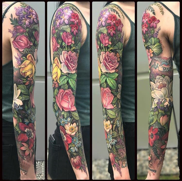 彩色花朵纹身图案 女生手臂上文艺花朵纹身图案
