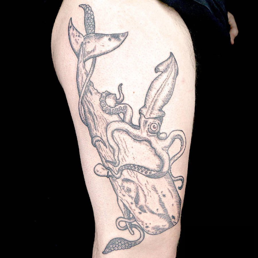 大腿纹身女 女生大腿上鱿鱼和鲸鱼纹身图片