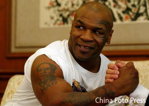 拳王泰森右臂毛主席肖像纹身图案