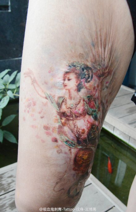 腿部精美的彩绘仙女下凡纹身图案