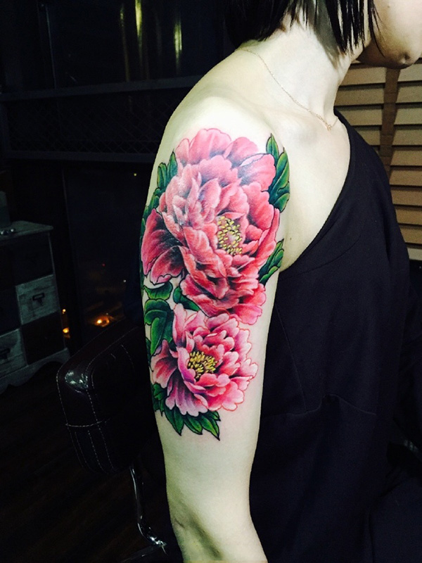 手臂红色花中之王牡丹花彩绘纹身图案