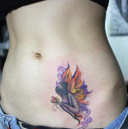 美女腹部精致的小精灵纹身图案