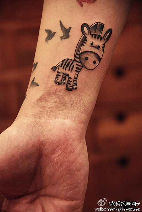简单手臂可爱动物纹身