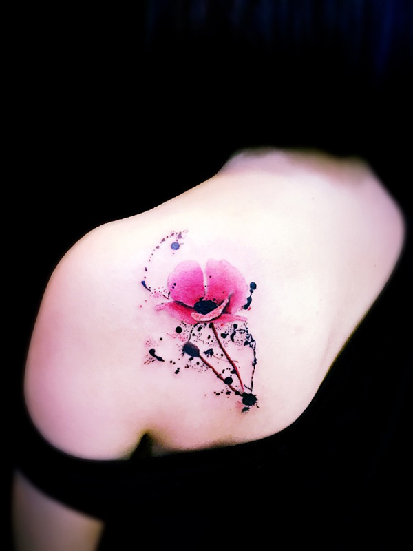 女生后背泼墨罂粟花彩绘纹身图案