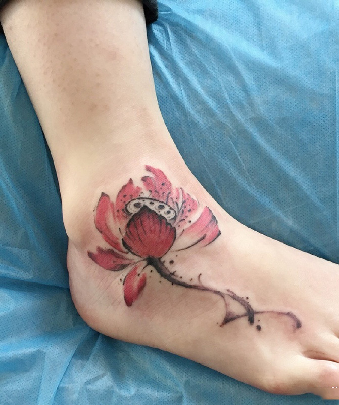 脚背好看的莲花彩绘纹身图案
