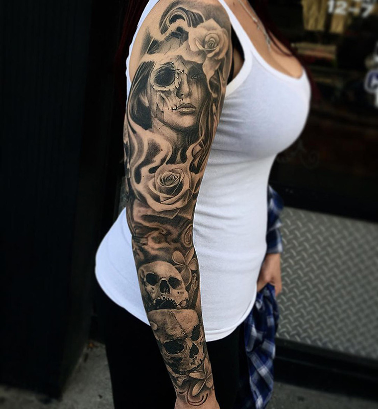 手臂黑灰玫瑰女郎肖像骷髅纹身图案