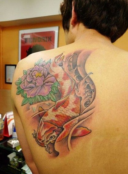 背部传统牡丹花鲤鱼彩色纹身图案
