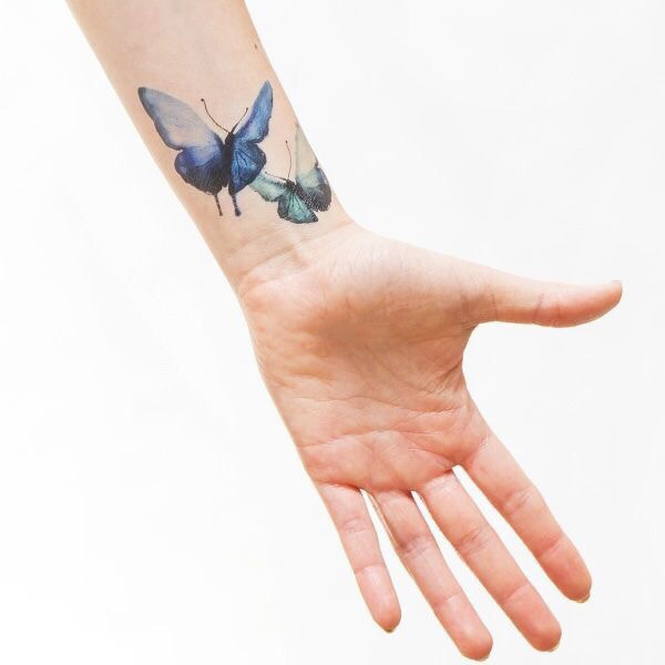手腕个性蝴蝶彩绘纹身图案