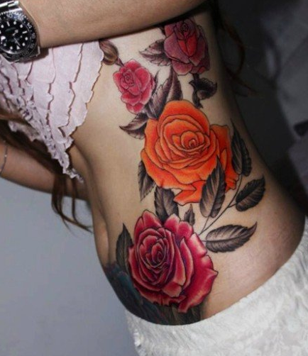美女腰部好看的玫瑰花纹身图案