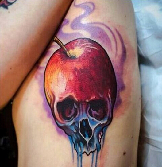 个性彩色苹果骷髅结合纹身图案