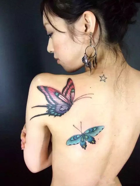 女生后背好看的蝴蝶翩翩彩绘纹身图案