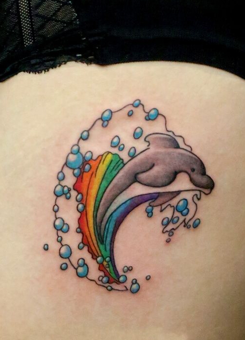可爱七彩海豚大腿纹身图案