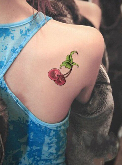 小巧可爱的樱桃背部纹身图案