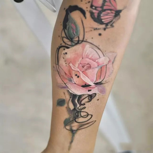 小腿水彩玫瑰个性纹身图案