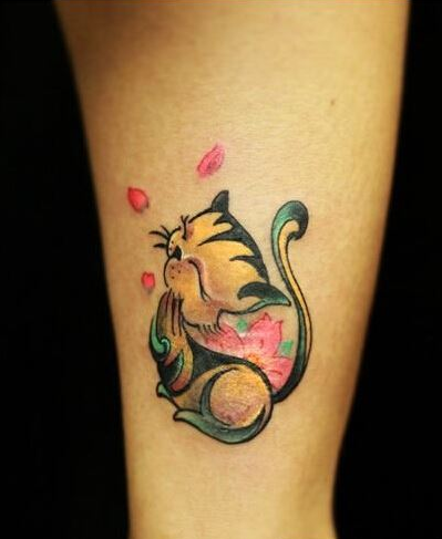 女孩子腿部可爱好看的猫咪纹身图案