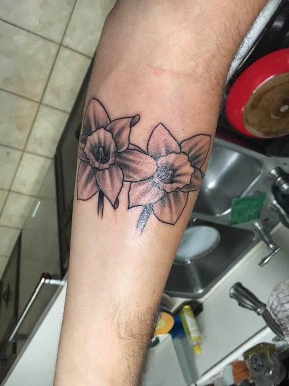 文艺花朵纹身 男生手臂上花朵纹身图片