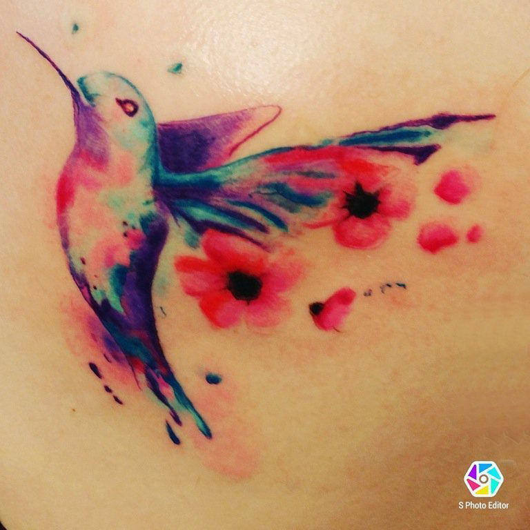 纹身鸟 精致的彩色小鸟纹身图片