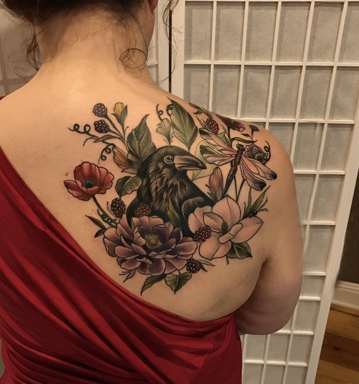 花朵纹身 女生背部花朵纹身鸟图案